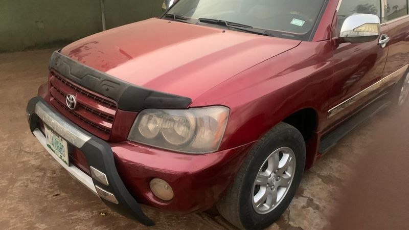 Main image of 2004 Toyota Highlander LE